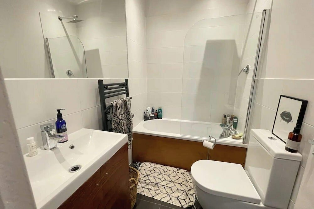 Фото Bright & Beautifully Decorated 1bd Flat - Brixton