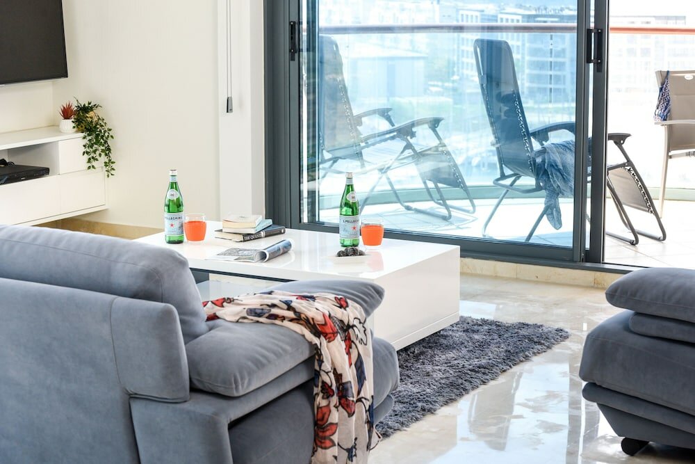 Фото Deluxe 2 Bedroom Apartment in Herzylia