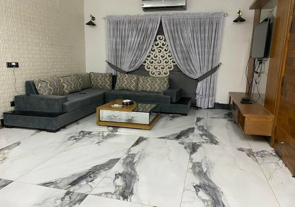 Фото Burj Al Bahria Town Luxury Suites