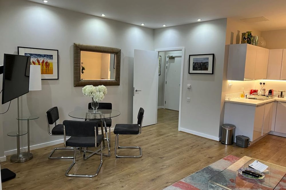 Фото Fantastic Modern 2 Bedroom Flat in Lambeth