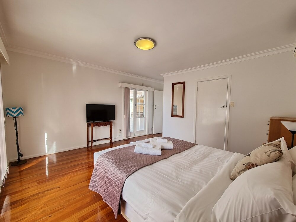 Фото Cosy Unit by Airport - Heat Pump - Wifi