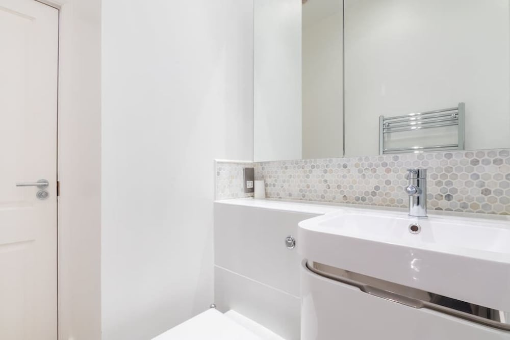 Фото Modern stylish and luxurious 1 bed flat