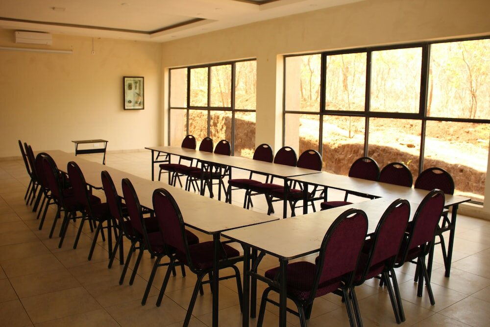 Фото Four Pillars Lodge Chilanga