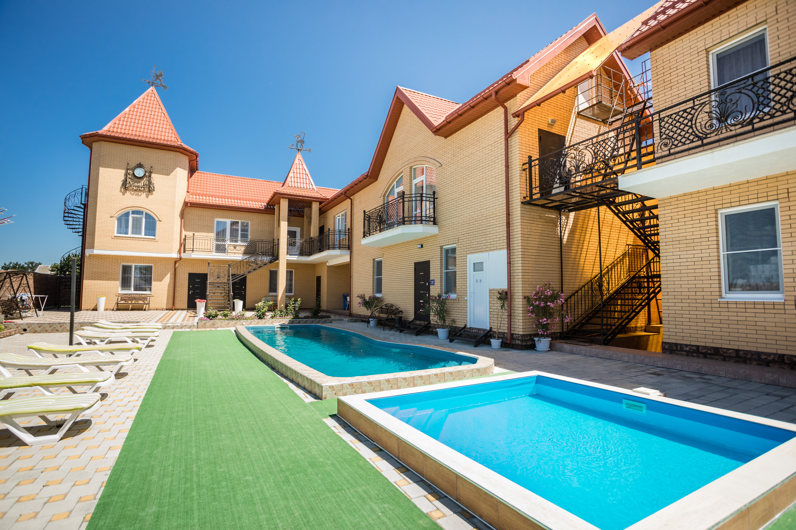 Фото отеля 1