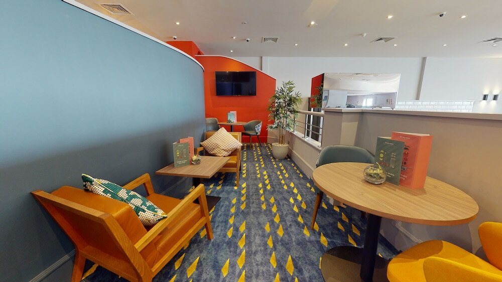 Фото Holiday Inn Cardiff City Centre