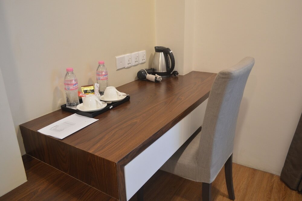 Фото Airport Avenue Hotel