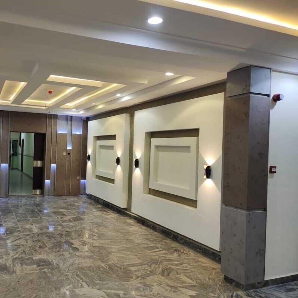 Фото Elegant Hotel & Suites by City Green