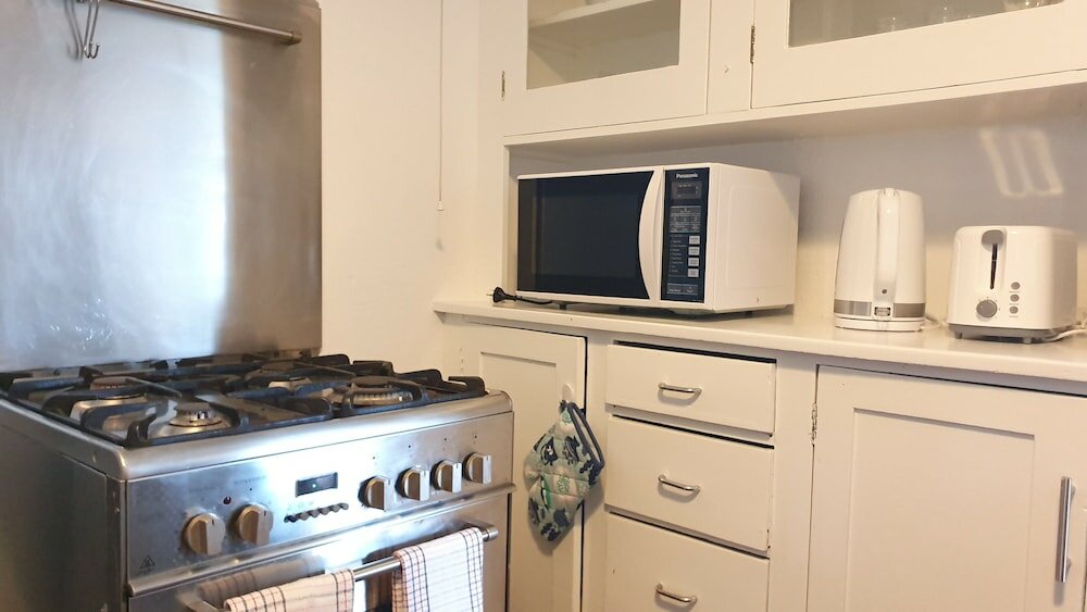 Фото Bright and Modern Oasis in Kingsland