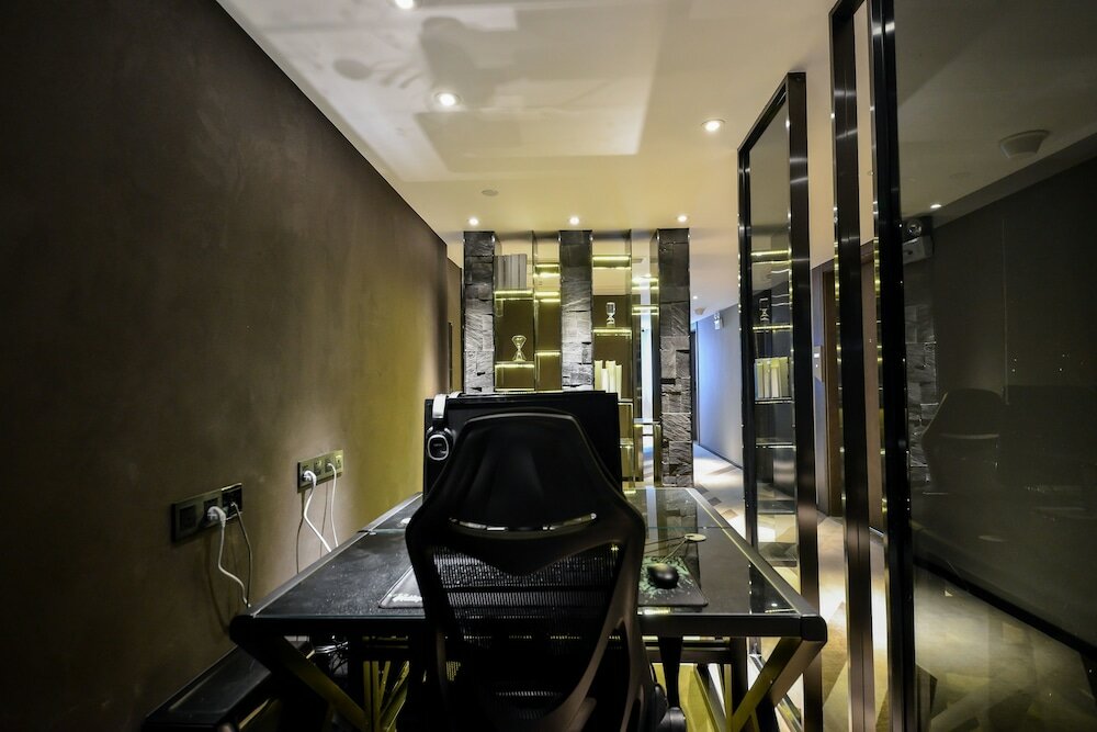 Фото Miju House Gubei-a small white building beside Shanghai oil painting sculpture institute