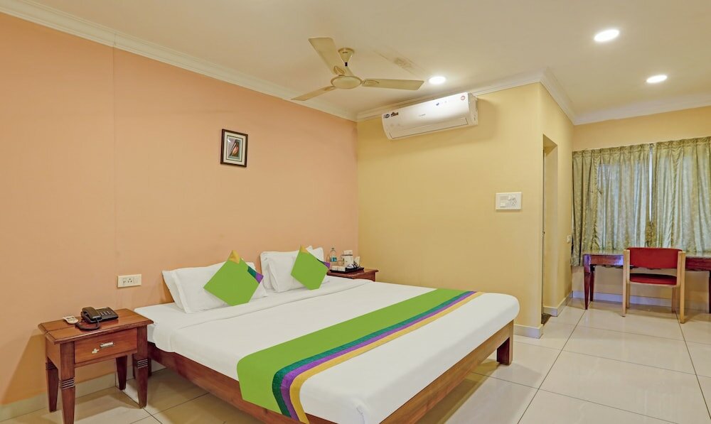 Фото Treebo White Wings