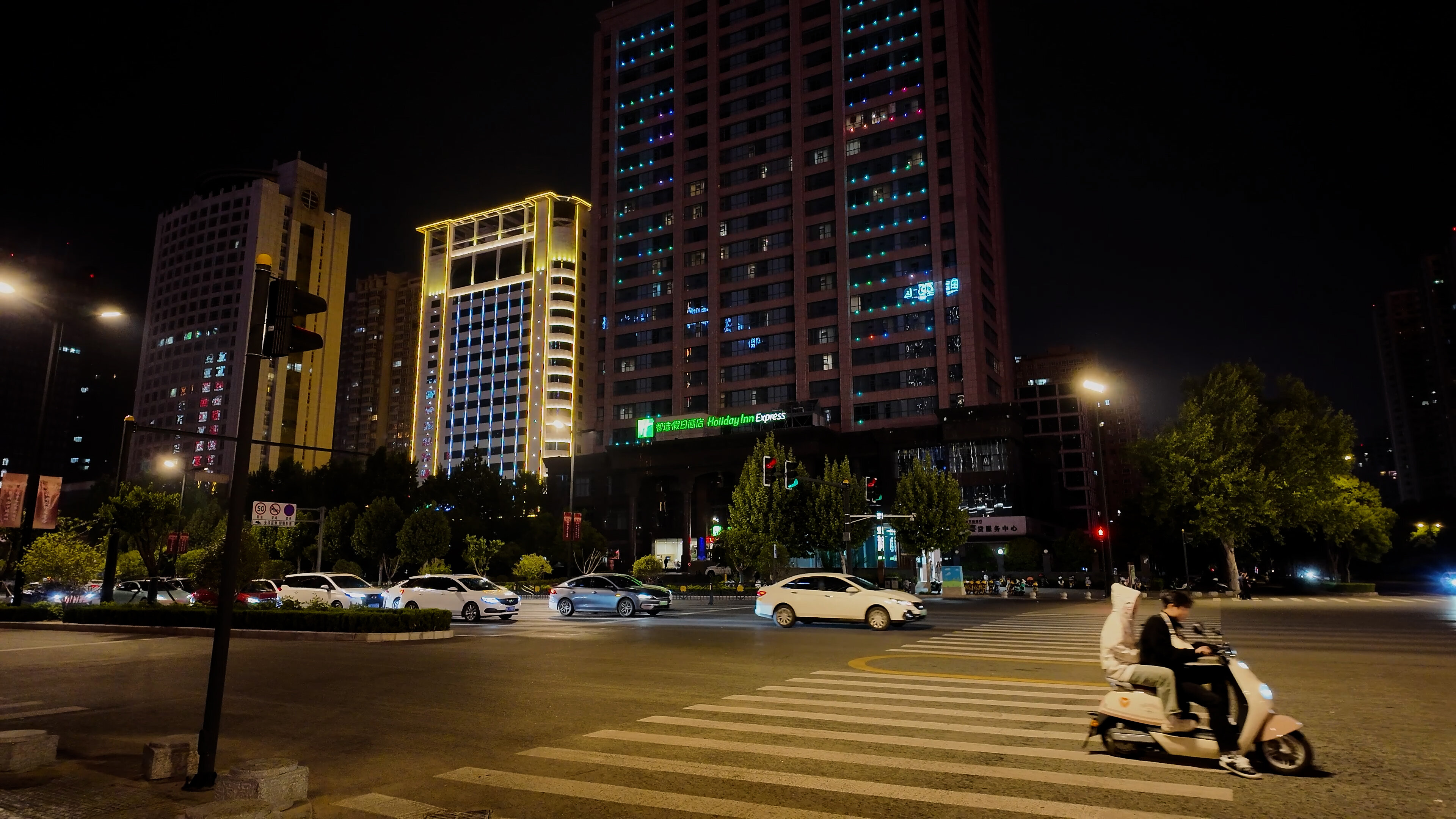 Фото Holiday Inn Express Luoyang City Center