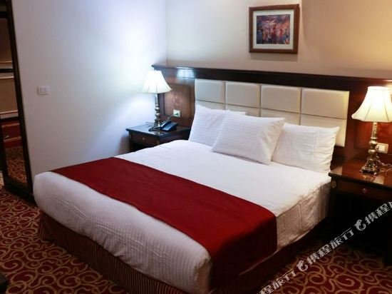 Фото The Guard Hotel