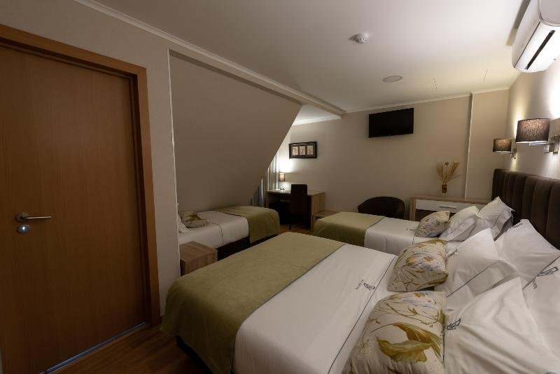 Фото Dinya Lisbon Hotel & Lounge Bar