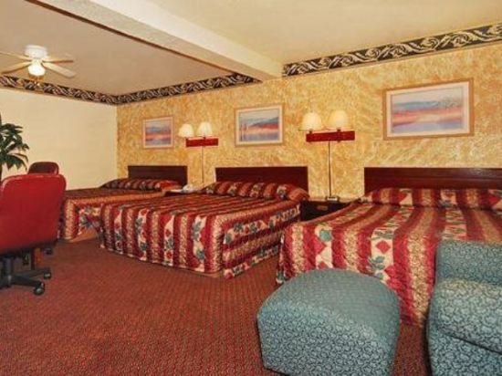 Фото The L Motel