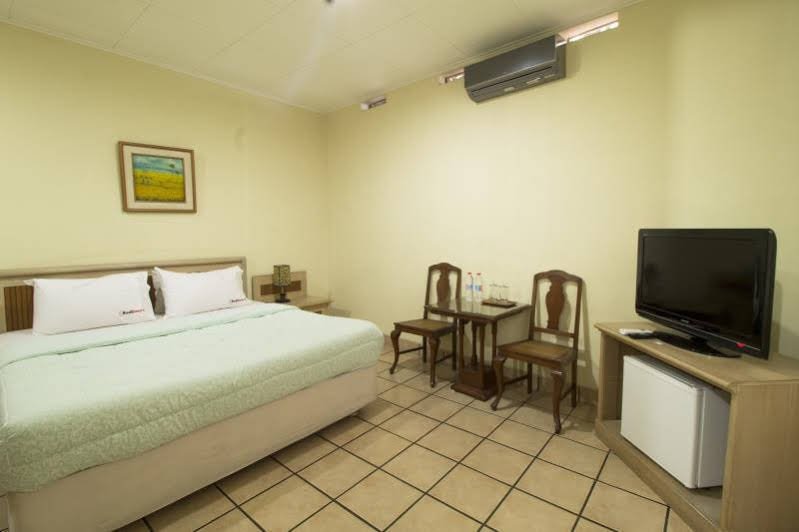 Фото RedDoorz Plus near Parahyangan University