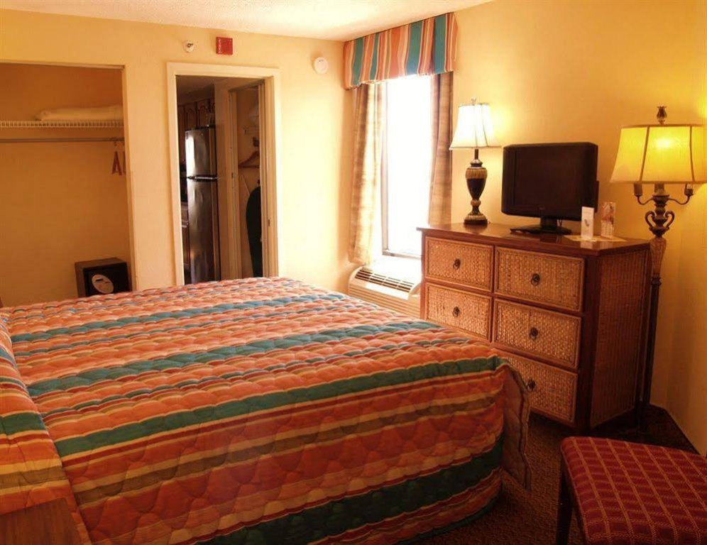 Фото Monterey Bay Suites