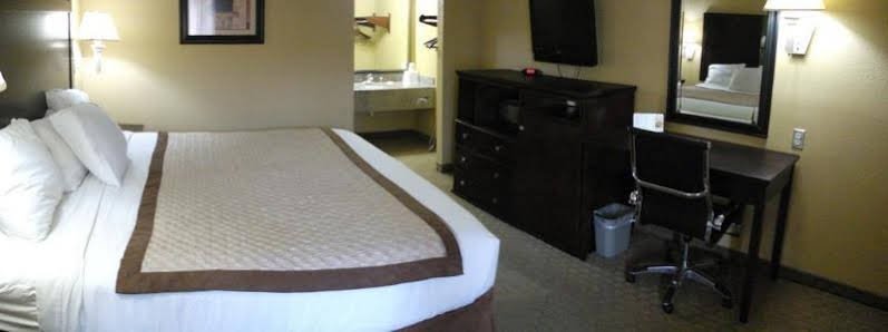 Фото Days Inn by Wyndham Lake Charles