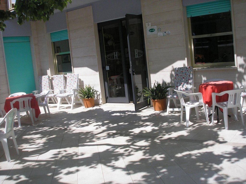 Фото отеля 2