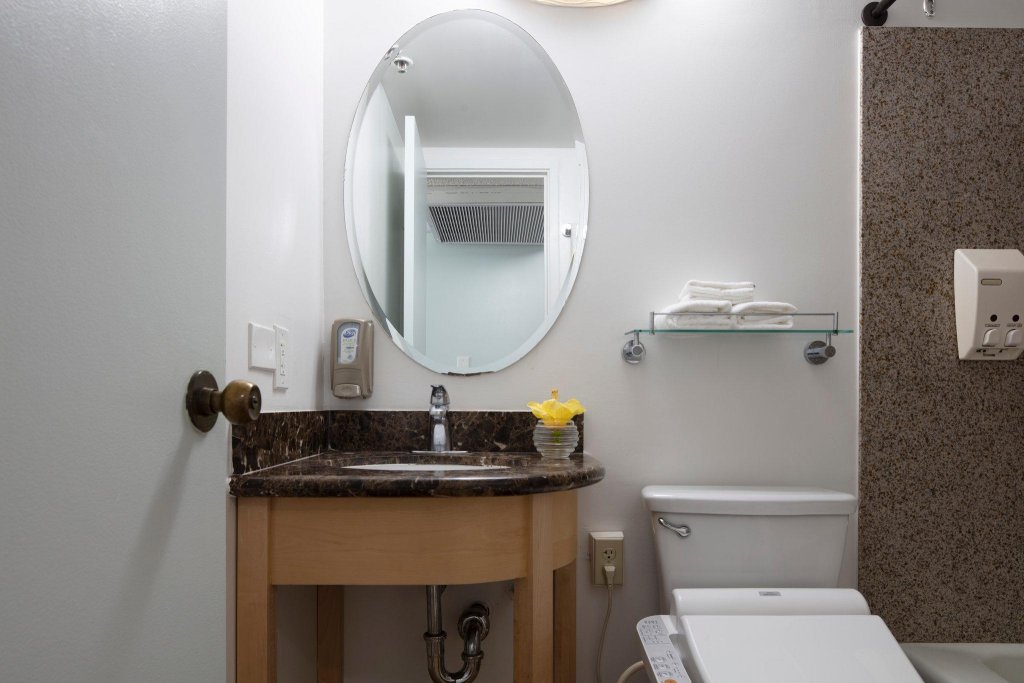 Фото Waikiki Sand Villa Hotel