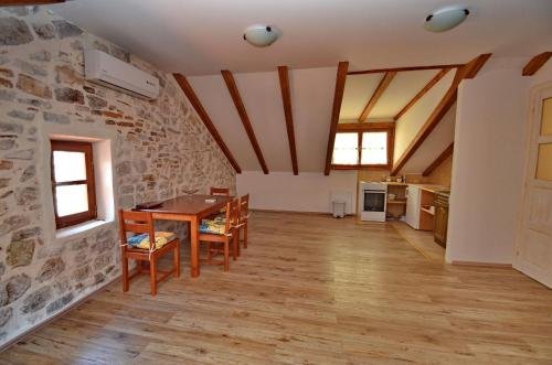 Фото Apartments Historic Stone House