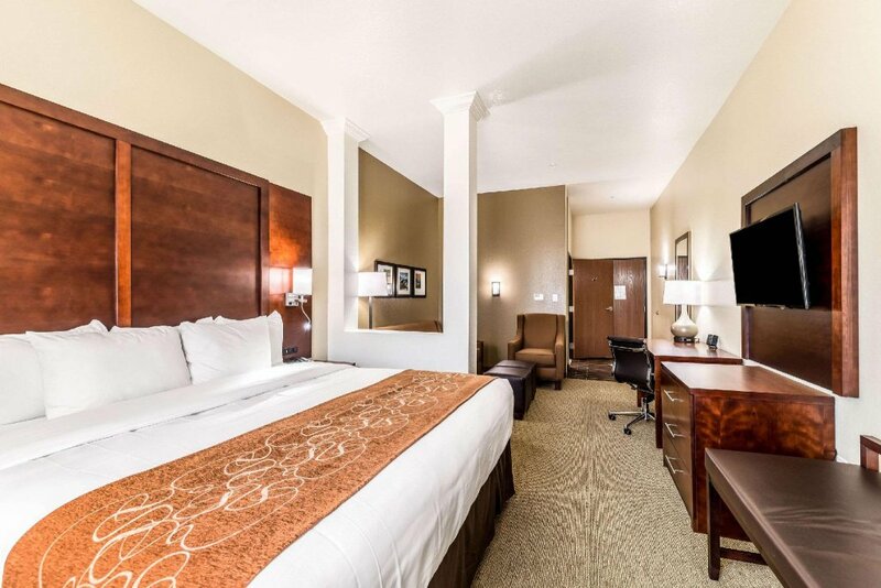 Гостиница Comfort Suites Grand Prairie - Arlington North