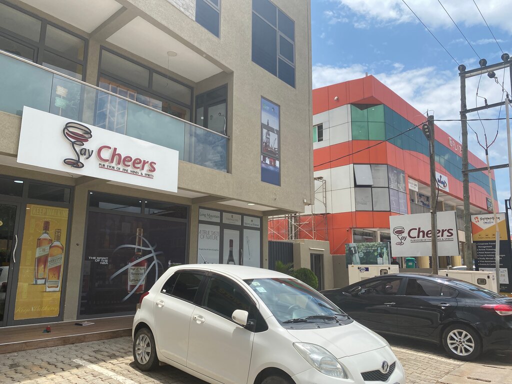 Alcoholic beverages Say Cheers, Accra, photo
