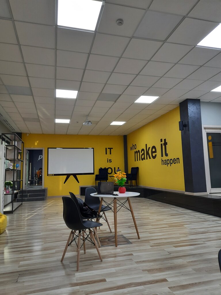 O‘quv adabiyoti ISystem IT Academy, Toshkent, foto