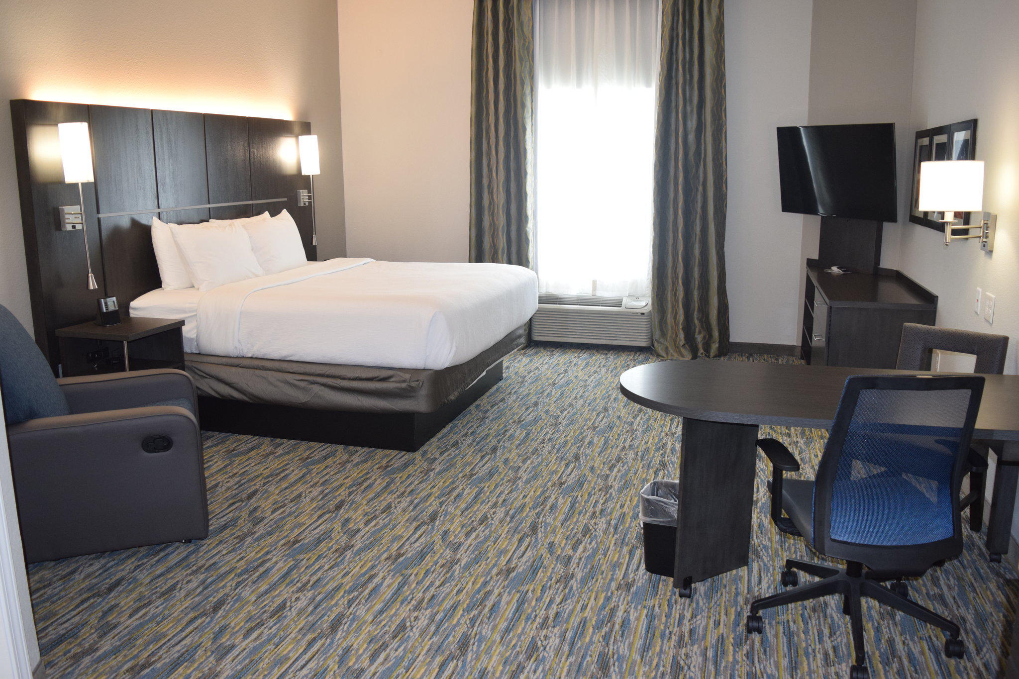 Фото Candlewood Suites Nashville - Metro Center, an Ihg Hotel