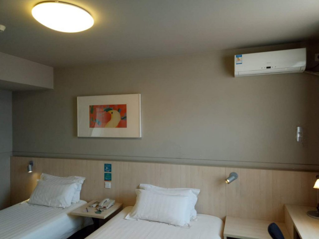 Фото Jinjiang Inn Changzhi Bayi Square