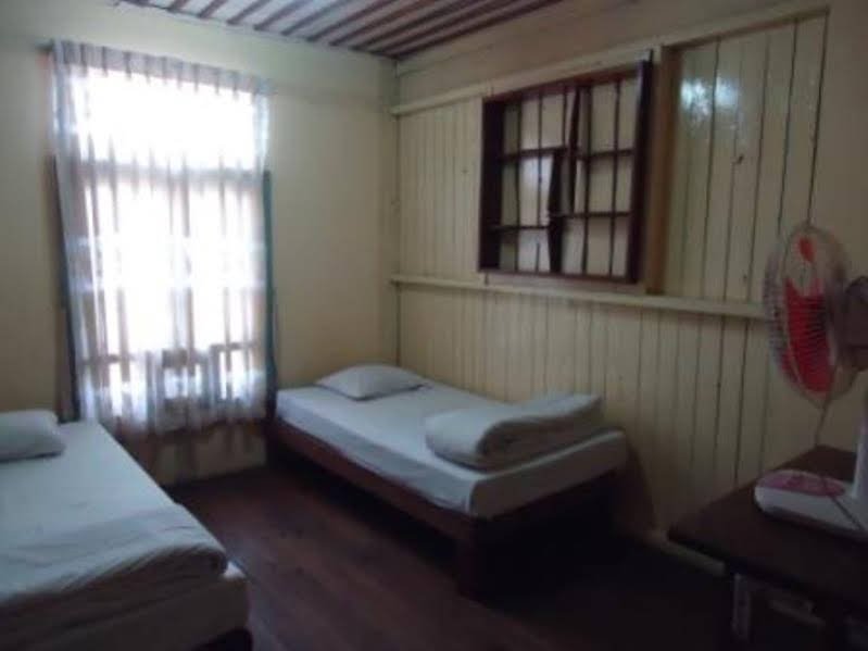 Фото Mr. Charles Hotel