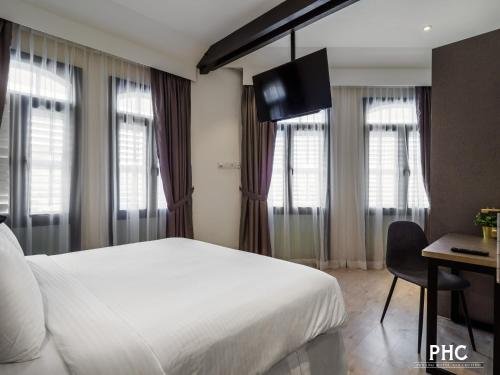 Фото Macallum Central Hotel by Phc