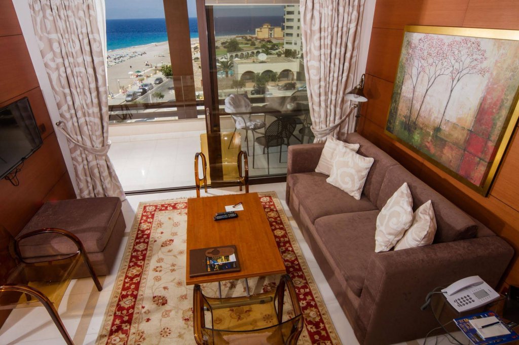 Фото Bellevue On The Beach Suites