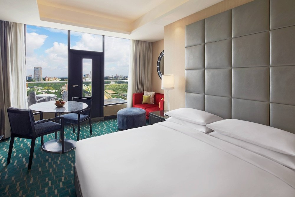 Фото Renaissance Bengaluru Race Course Hotel