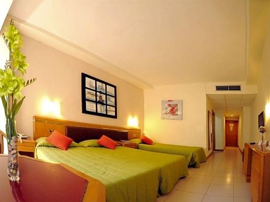 Фото Diplomat Hotel