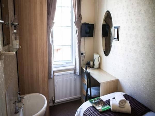 Фото St Raphael Guest House