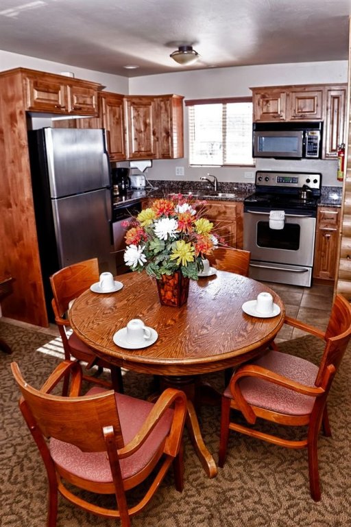 Фото Pioneer Lodge