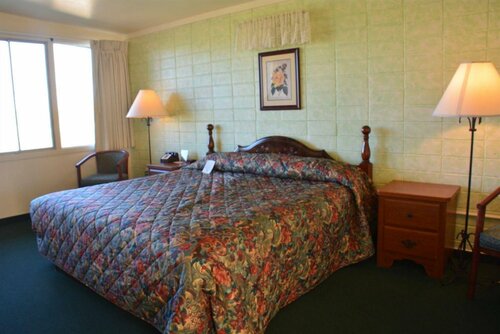Гостиница Holiday Lodge Motel Campground в Ландере