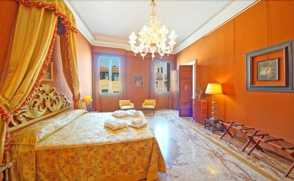 Фото Luxury Balcony Apartment