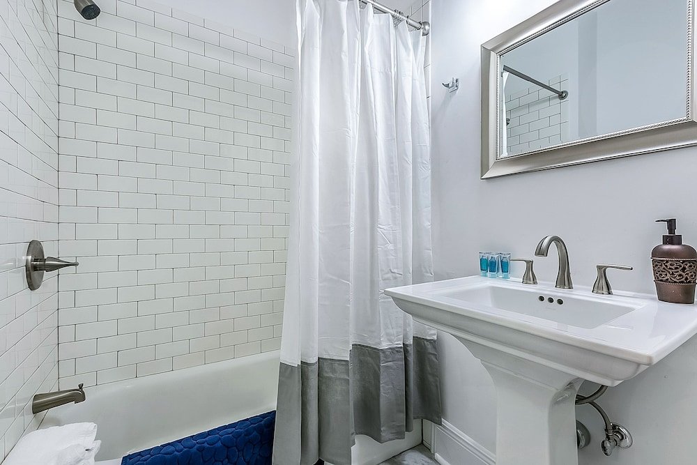 Фото Newly Renovated 2br in Uptown Nola