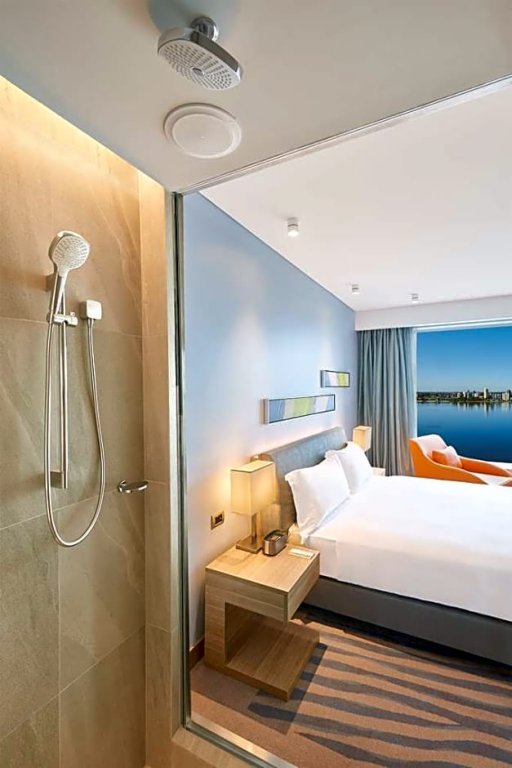 Фото DoubleTree by Hilton Perth Waterfront