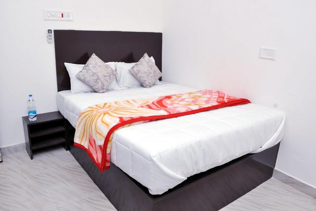 Фото Hotel Sivaranjani