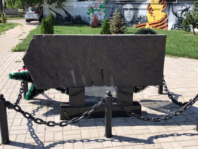 Monument, memorial Братская могила 12 советских воинов, погибших в боях с фашистскими захватчиками, Belgorod Oblast, photo