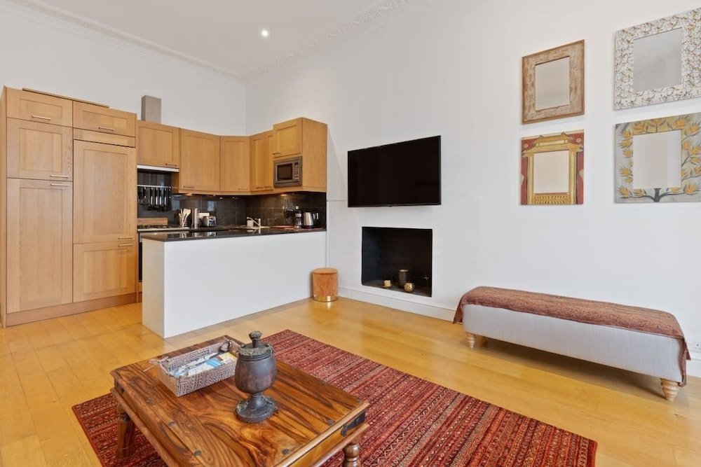 Фото Stunning 1 Bed Apt, Sleeps 4 Near Hyde Park