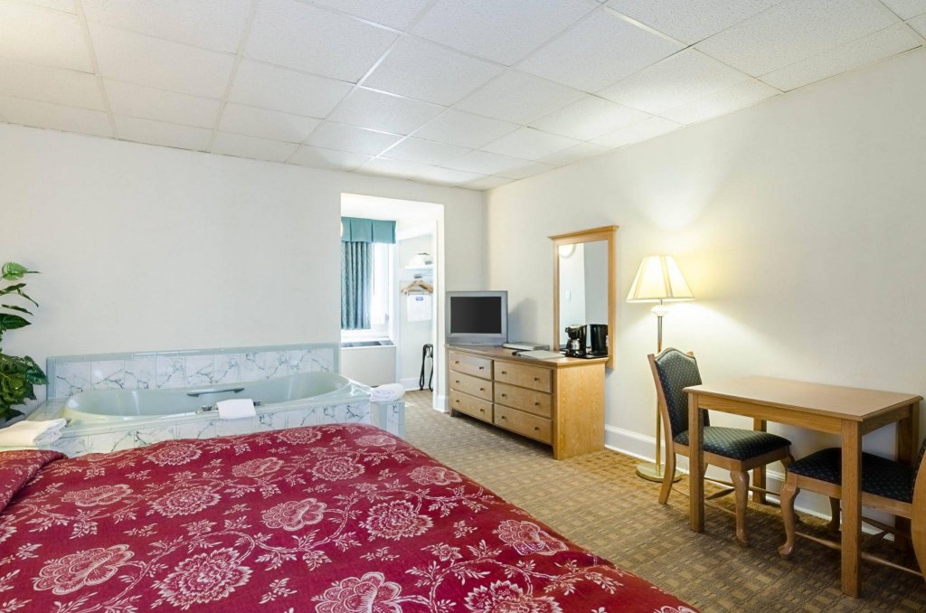 Фото Rodeway Inn Historic