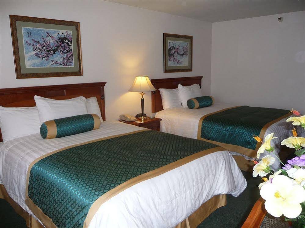 Фото Best Western Plus South Bay Hotel