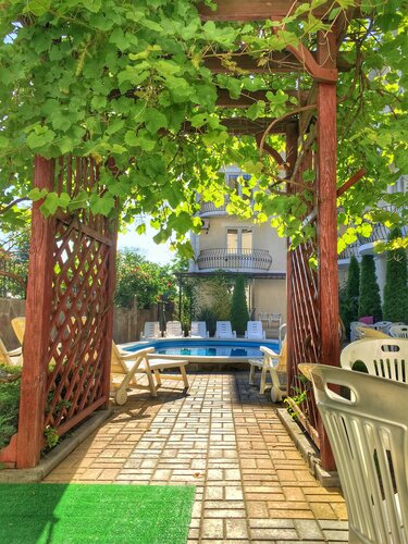 Внешний вид отеля Золотой Каштан в Архипо-Осиповке, фото 5