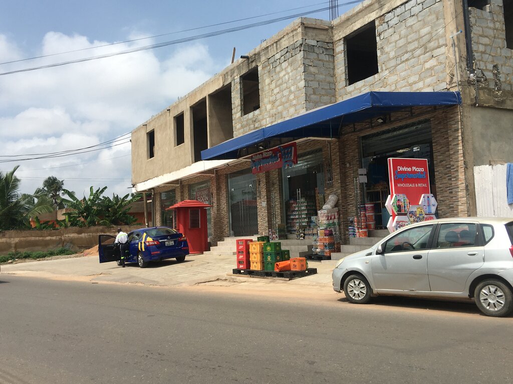 Supermarket The Divine Plaza, Earth, photo