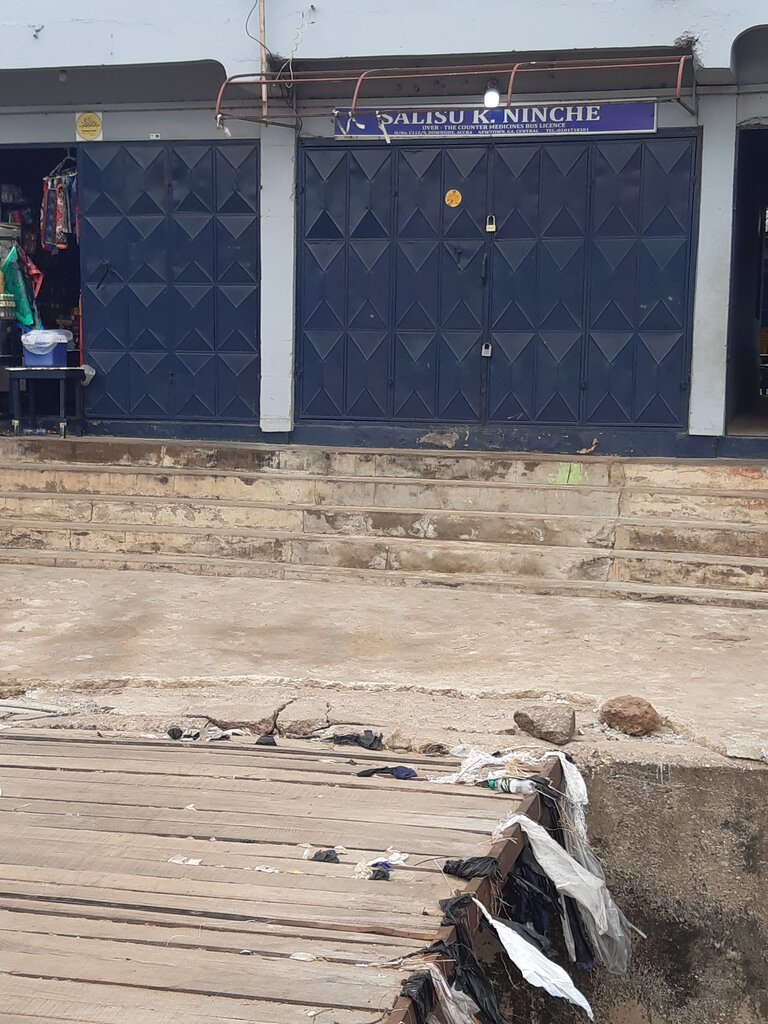 Pharmacy Salisu K. Ninche medince counter Assistant, Accra, photo