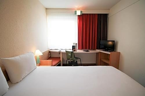 Фото Ibis Düsseldorf Hauptbahnhof