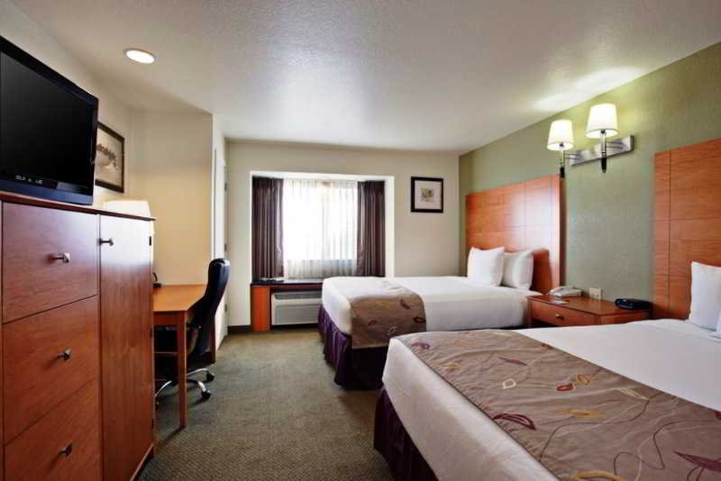 Фото La Quinta Inn & Suites by Wyndham Tulare